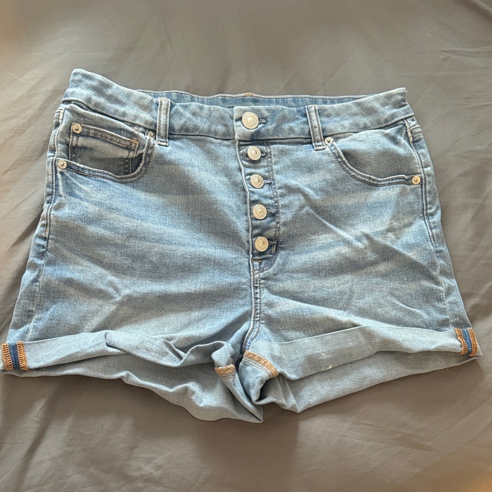 American Eagle Light Wash Denim Shorts Size 14